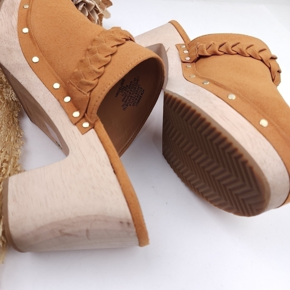 J. CREW Tan Clogs Sz 7½ - Picture 10 of 12